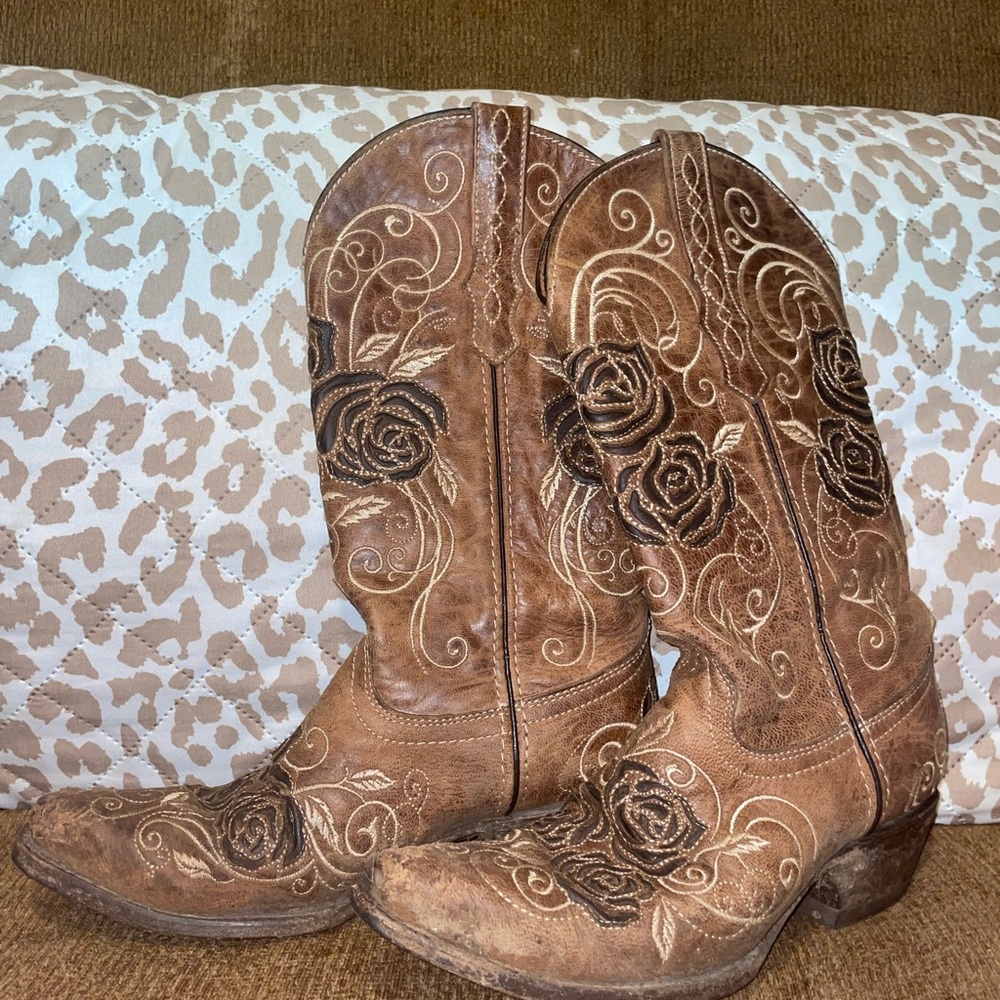 Soto Brown Floral Embroidered Heeled Cowgirl Boots 🤠